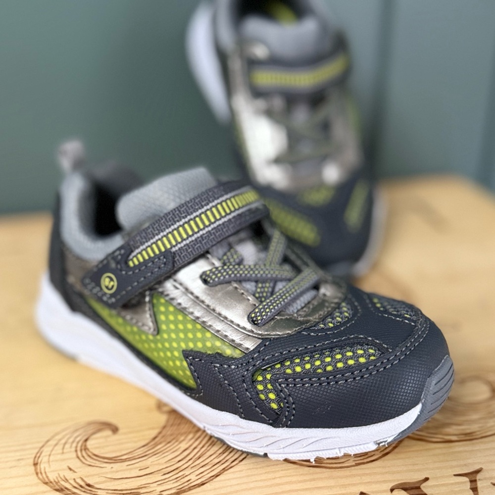 New w/o Box STRIDE RITE Boys Cosmic Light-Up Cosmic Sneakers in Grey Neon Sz 9m